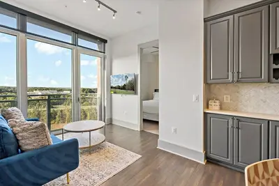 Image de Luxury Living | Tysons | High Rise | Scenic Views
