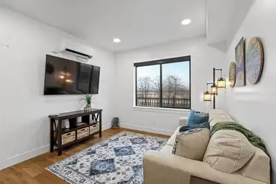 Image de Brand New! 2 Bed condo with Ac, 5 mins Juneau Airport