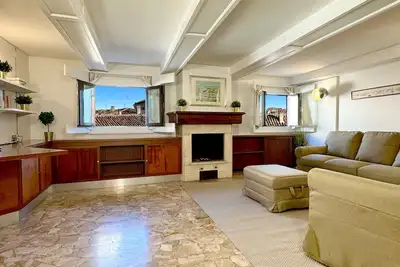 Image de Fenice Canal View (Historical Center)