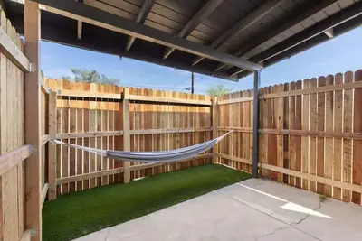 Modern 2-Story Midtown Loft + Covered Parking