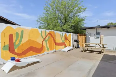 Image de Private 2br Midtown Casita + Yard