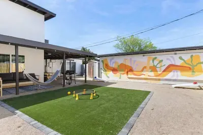 Image de The Spot at Tenth Midtown 3br Home + Private Yard