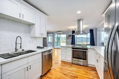 Image de Waterfront 4-bedroom spacious house with Ac and WiFi in lovely Bremerton