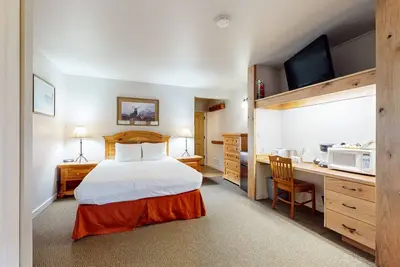 Image de Studio condo with access to shared pools, hot tubs, close to Mt. Bachelor