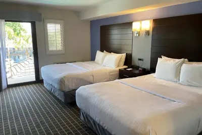 Image de Two King bed & sofa bed Santa Cruz Beach Boardwalk