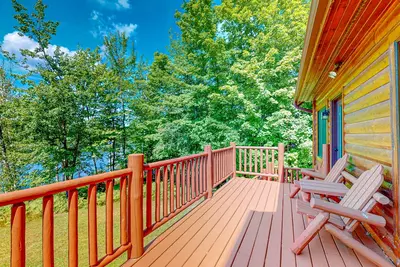 Image de Beautiful Lakefront Cabin with a Private Dock, Firepit, and Large Yard!