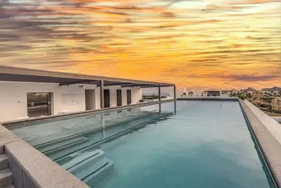 Image de Walk to Beach, Stunning Rooftop Pool & Gym