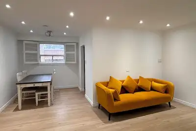 Image de Full Privacy, 4br Bungalow Near Lake, Hwy 401, and Toronto Pearson Airport