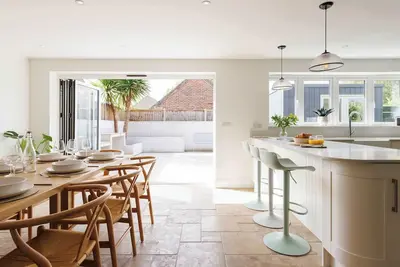 Image de Chic 4-Bed Coastal Retreat in Heart of Bosham