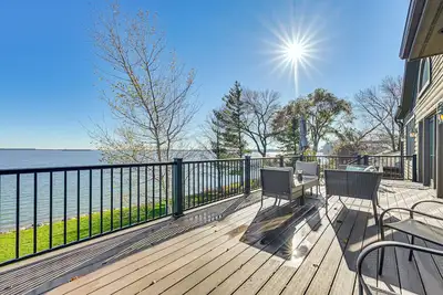 Image de Waterfront Home w/ Boat Dock & Deck in Storm Lake!