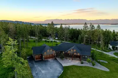 Image de Brand New Lakeside Luxe~Close to Skiing~Sauna&Spa