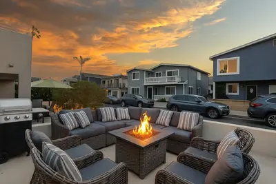 Image de Sandy by AvantStay | Oceanview, Steps to Beach | Patio w/ Fire Pit + Dining Area