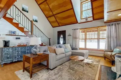 Image de Peaceful tranquil cozy home tucked away in Madison