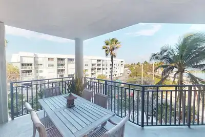 Image de On the Rocks, 3 Bedroom, 2 Bath Condo right on the beach!