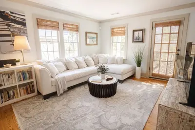 Image de Designer 2br Historic Condo Near Hampton Park • Private Balconies