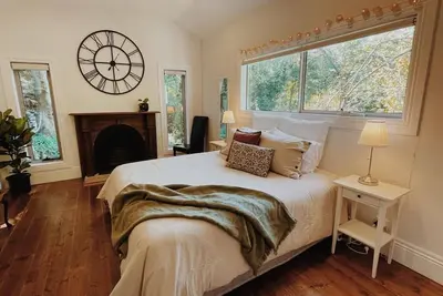 Image de Forest Getaway for 7 in the heart of the Dandenong Ranges w/Fireplace & King Bed