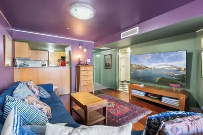 Image de Artsy Boho Den in Iconic Fingerwharf, Woolloomoolo