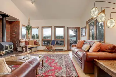 Image de Wonderful Fraser 2 bedroom, pet friendly, large yard