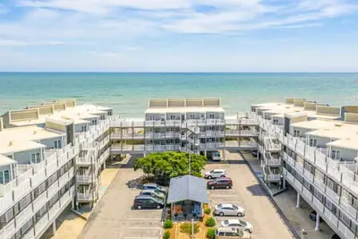 Image de Spectacular partial ocean view 2br 2ba top floor condo-fully remodeled!