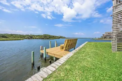 Image de Summer Savings - Canalfront Dog Friendly Home with Hot Tub and Private Boat Dock