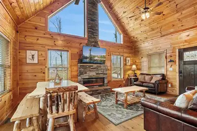 Image de *Amazing 3bd Cabin Near Town! Hot Tub + Games! *