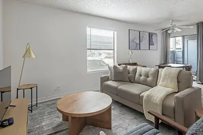 Image de Landing | Spectacular 2bd, Pool, Gym