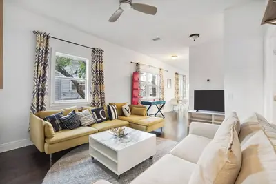 Image de Charming Stay – Contemporary Style & Prime Setting