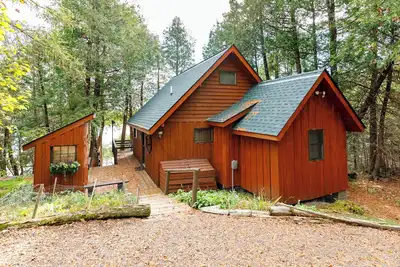 Image de New Poplar Lake Listing! \"Up the Gunflint Trail! \" 2 bdrm. , 1 ba. lakefront cabin