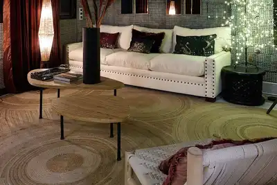 Concorde & Louvre design loft w/ 2-bedroom, WiFi, Ac.