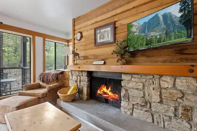 Image de Charming Mtn Chalet (Studio), near lake & ski