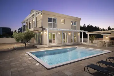 Image de Villa Olivia with Private Pool, Sauna, and Hot Tub – Just 800m from the Beach