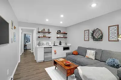 Image de New! Fairbanks Fox Den (2-Bedroom Townhouse)
