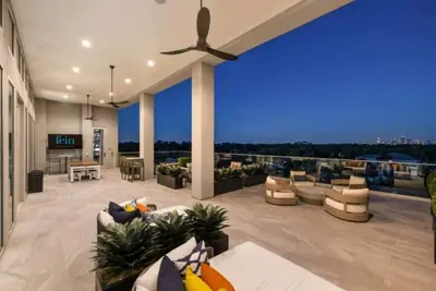 Image de Spacious 2-Bed, 2-Bath Apartment by The Galleria