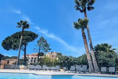 Image de Location T2 avec piscine à débordement vu sur mer Corse du Sud