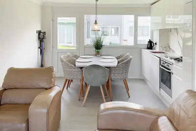 Image de Great property close to Freshwater East Bay, perfect for a family break.