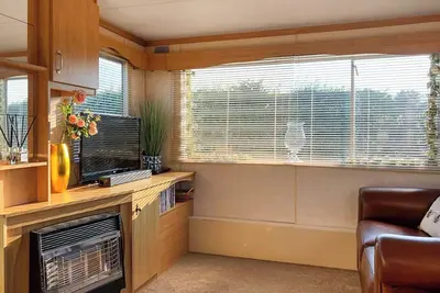 Image de Bright spacious with a lovely garden with hot tub.