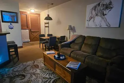 Image de Welcome to your private, 2-bedroom, 2-bathroom mountain retreat in Granby Ranch.
