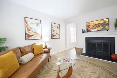 Image de Renovated Modern 3 Br Retreat 2 mi from Duke