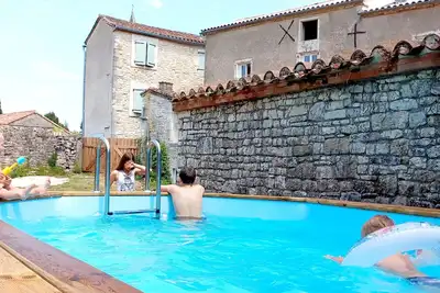 Image de Maison de vacances 'Se Réunir Dans Le Lot' avec piscine privée, Wi-Fi et climatisation