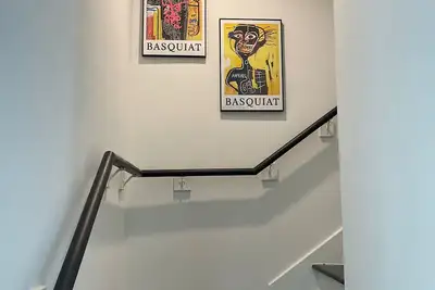 Image de Eado Popcolor Rooftop Skyline Home!