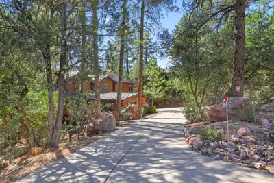 Log cabin loaded with amenities and king beds
