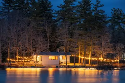 Image de Lakefront home on Moose Pond with expansive views of Pleasant Mountain + hot tub