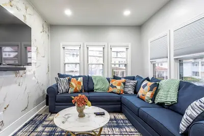 Image de Spacious 3-bedroom apartment with WiFi, Parking in welcoming New Rochelle