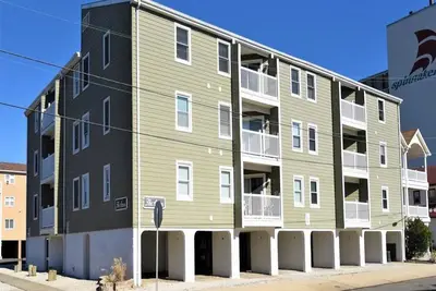 Image de Beach Block Condo- Within walking distance to downtown, beach and promanade!
