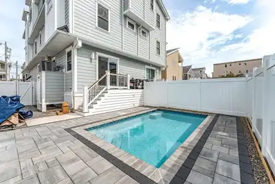 Image de Has a Pool! Great location within walking distance of downtown Sea Isle