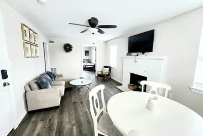 Image de 1 block from beach | Dog Friendly | Boardwalk