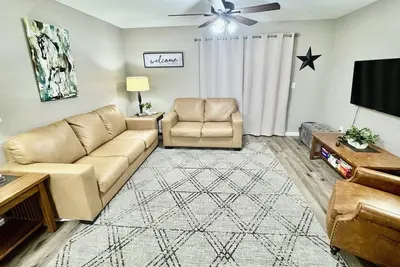 Image de Jimmy's Jewel-No Stairs! Relaxing & Chic Retreat 3 Bdrm 2 Ba Close to the Strip