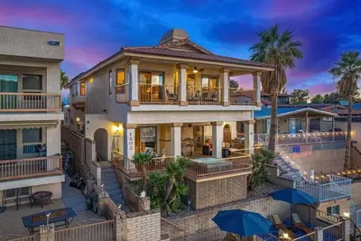 Image de Riverside Retreat: Spacious 5-Bedroom Getaway in Bullhead City!