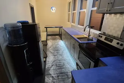 Image de Modern 700 Sf Loft with fitness room, WiFi, Ac, Pool, Hot Tub, Gym, Quiet & Safe