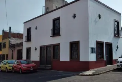 Image de Spacious and comfortable Suite in the center of the city.